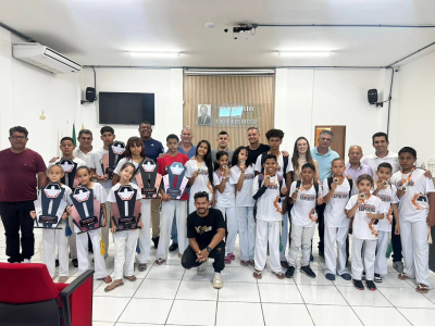 Câmara presta homenagem aos atletas do projeto de capoeira que participaram, no último final de semana, da Copa de Capoeira em  Divinópolis